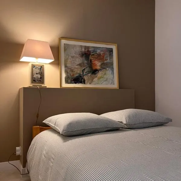 Appartement calme avec balcon hyper centre Avallon，位于阿瓦隆的酒店