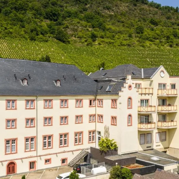 佩特里城堡酒店，位于特赖斯-卡尔登的酒店