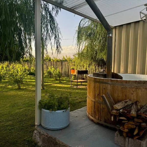 KooColand- Container con jacuzzi privado，位于图蓬加托火山的酒店