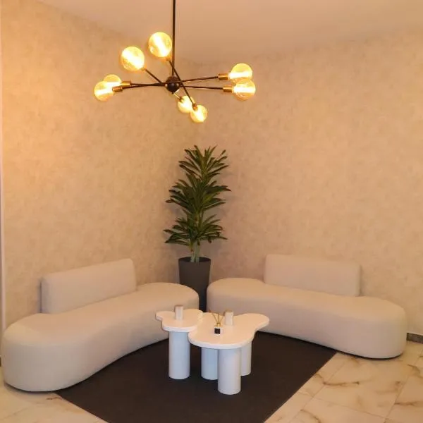 WH HOTEL，位于圣安德烈斯的酒店