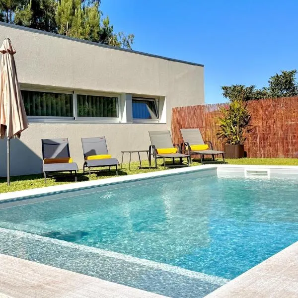 Villa Branco - Private Pool & Garden，位于巴塞卢什的酒店