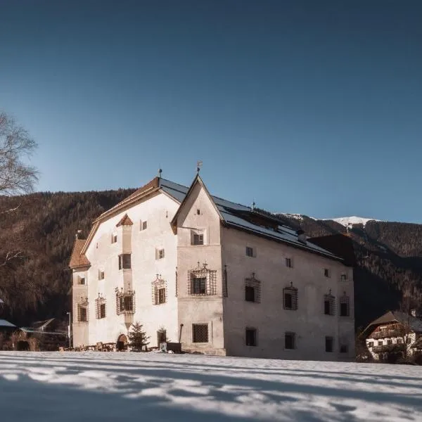 Ansitz Heufler by Norbert Niederkofler，位于拉松迪索帕拉的酒店