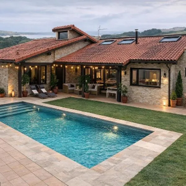 La Carrera, villa moderna con piscina privada en Mogro Cantabria，位于莫格罗的酒店