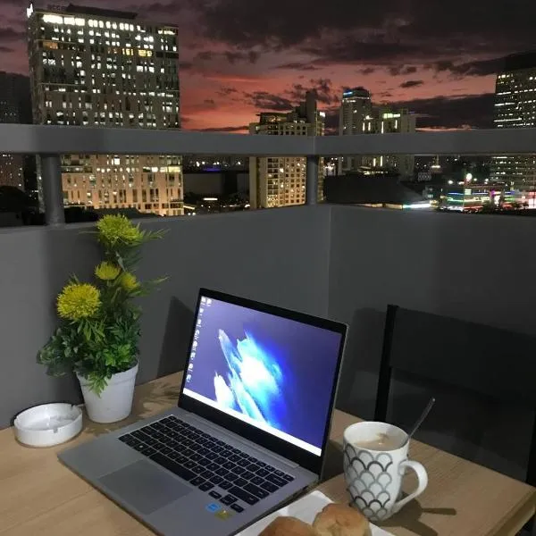 Manhattan Heights Tower-D Staycation in Metro Manila，位于马尼拉的酒店