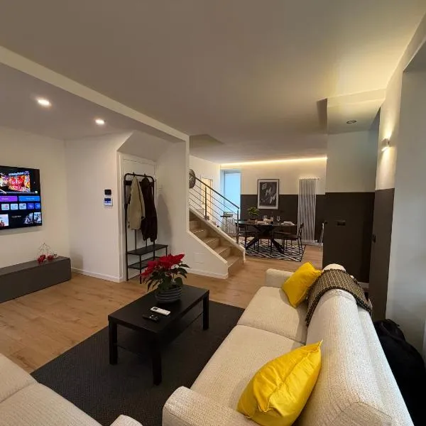 Foresteria Dambro rooms -2 Min walk to Bernina Express，位于蒂拉诺的酒店
