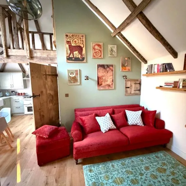 Orchard Barn next to Bewl Reservoir, Ticehurst，位于Ticehurst的酒店