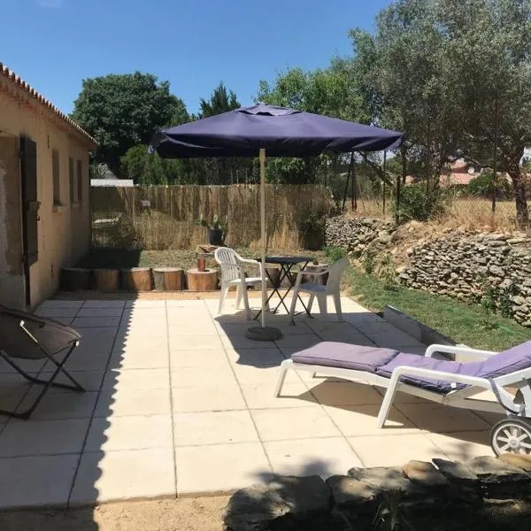 Chez Delph Studio independant a Uzes Secteur Haras et Bowling parking privé et gratuit，位于于泽斯的酒店
