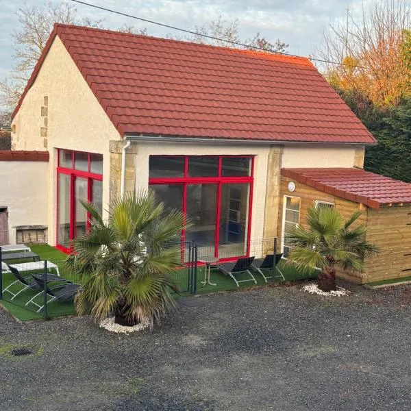 maison chaleureuse ,avec piscine, spa, Futuroscope，位于若奈克朗的酒店