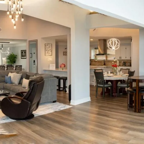 DFW Spacious Cozy Modern Villa，位于大草原城的酒店