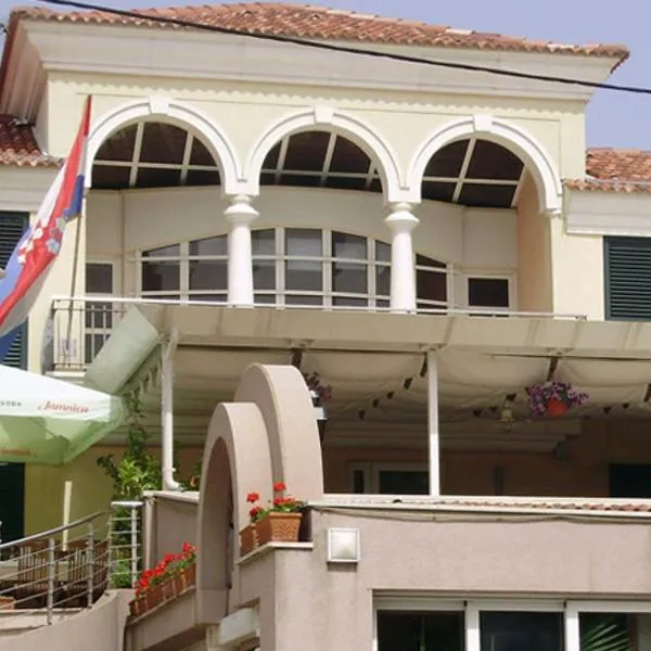Room and Apartment Perlica，位于Ercegovci的酒店