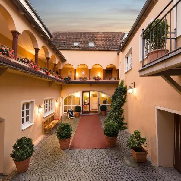 Boardinghouse Hotel Münchner Hof Pfarrkirchen，位于普法尔基尔兴的酒店