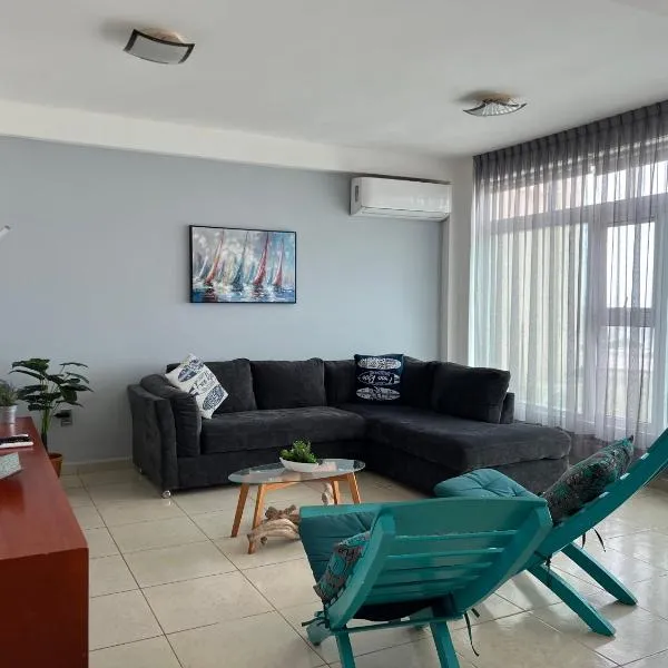 Depto Excelente ubicación Vista parcial Mar，位于博卡德尔里奥的酒店