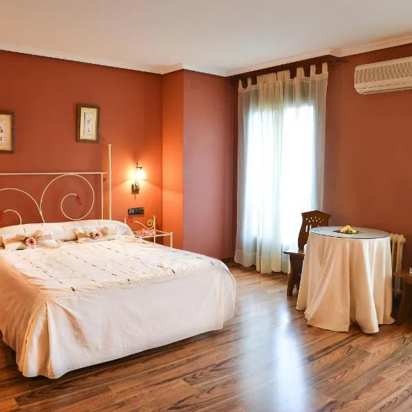 加菲咖啡厅酒吧酒店，位于哈赖斯德拉韦拉的酒店