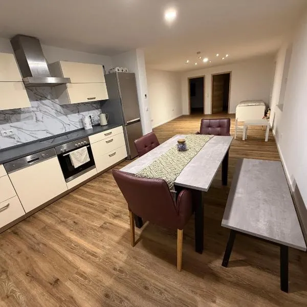 Großzügige moderne 3 Zimmer Wohnung im Grünen，位于Emtmannsberg的酒店