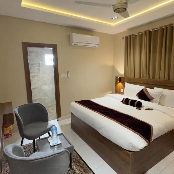 Marigold hotel and restaurant，位于锡亚尔科特的酒店