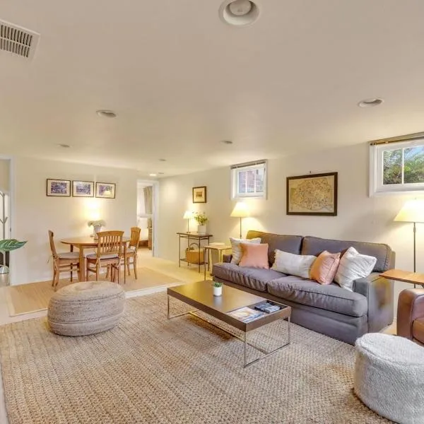 Large private 1 bedroom apartment in prime Seattle neighborhood near UW,位于西雅图的酒店