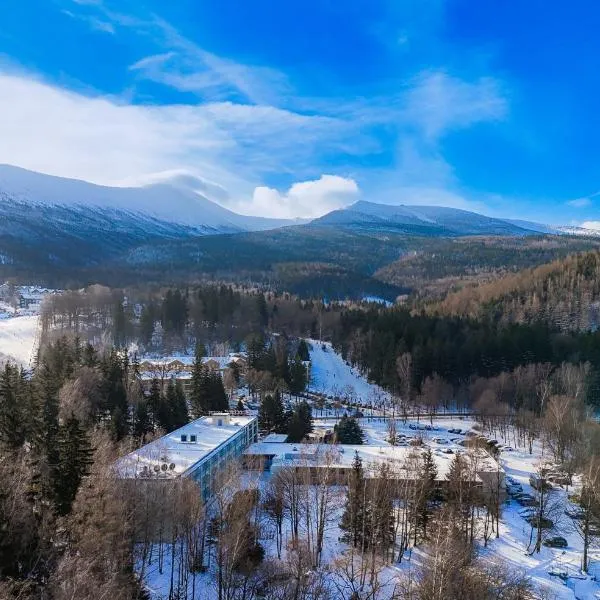 卡尔帕奇斯卡尔尼美居酒店，位于卡尔帕奇的酒店