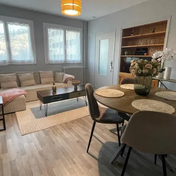 Appartement à 2 pas du centre, 2 chambres, parking，位于欧里亚克的酒店