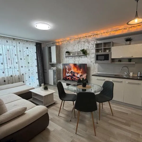 Apartament 2 camere langa Coresi - Brasov，位于布拉索夫的酒店
