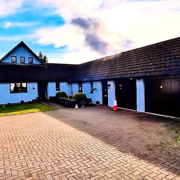 Lindas Retreats Self catering accommodation 1 bedroom cottage or 3 bedroom House，位于托明陶尔的酒店