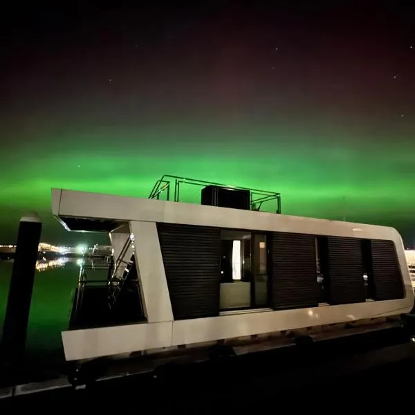 Floating Home Nr 1，位于拉博埃的酒店