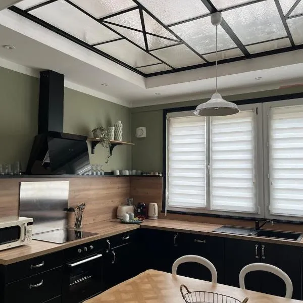 Joli appartement avec terrasse，位于加来的酒店