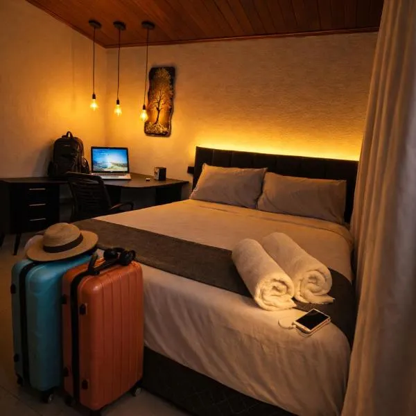 Smart Suíte 104, 105 e 106 - com Piscina, Home Office, Ar-condicionado, WiFi prox shopping，位于波多韦柳的酒店
