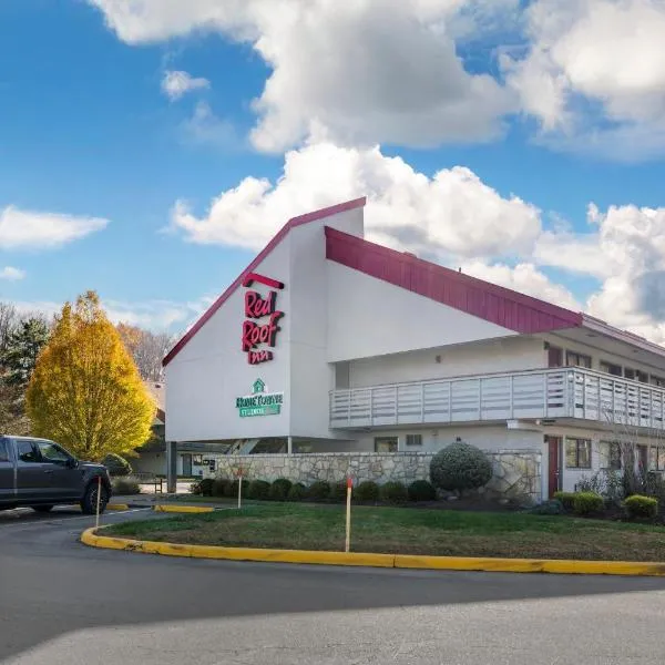 尼亚加拉机场布法罗红顶汽车旅馆，位于威廉斯维尔的酒店