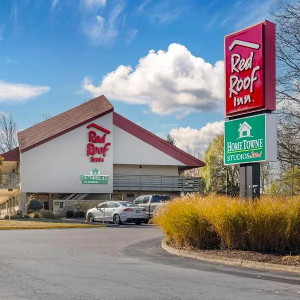 HomeTowne Studios by Red Roof Buffalo - Niagara Airport，位于威廉斯维尔的酒店