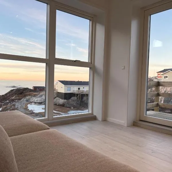 Private apartment with panoramic ocean views,位于伊卢利萨特的酒店