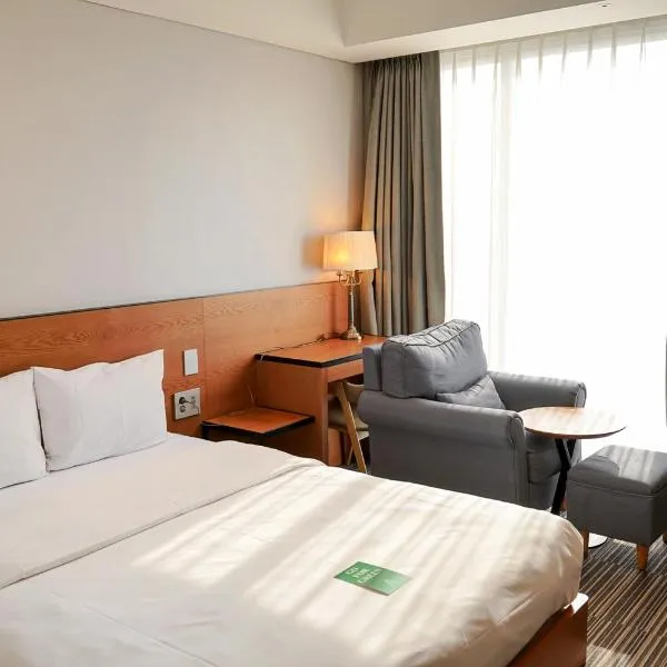 Hotel Tour Incheon Airport Hotel & Suites，位于仁川市的酒店