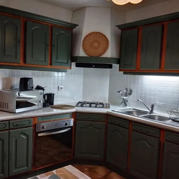 Cheminée, jardin et tranquillité assurée，位于Verdalle的酒店