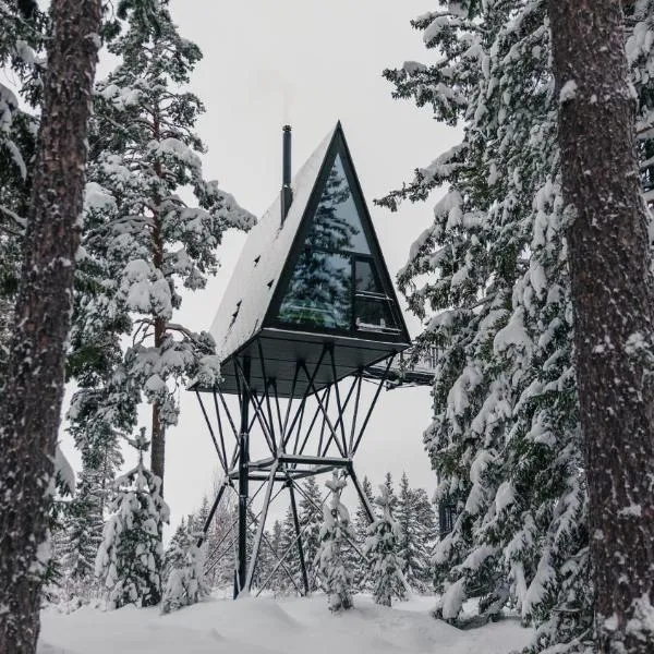 PAN Treetop Cabins，位于Åsnes的酒店