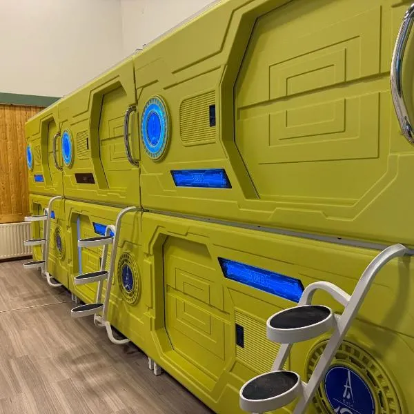 Space capsule Hostel Árblik by Welcome Iceland，位于布扎达吕尔的酒店