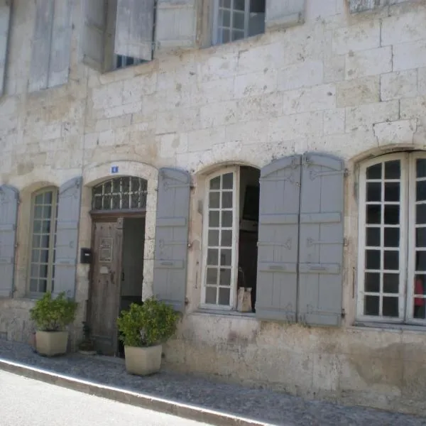 德梅尔圣克拉住宿加早餐旅馆，位于Castelnau-dʼArbieu的酒店