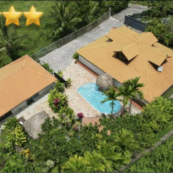 Habitation Bonneville Chalet & Loft avec piscine et sauna，位于拉特里尼泰的酒店