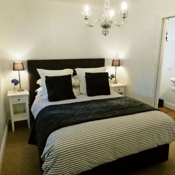 Pinegrove Cottage - Greytown Getaway，位于Woodside的酒店