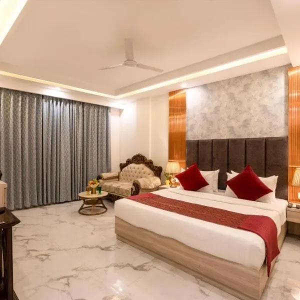 Hotel Airport Red Plaza - Near IGI Airport Delhi Free Airport Drop，位于新德里的酒店