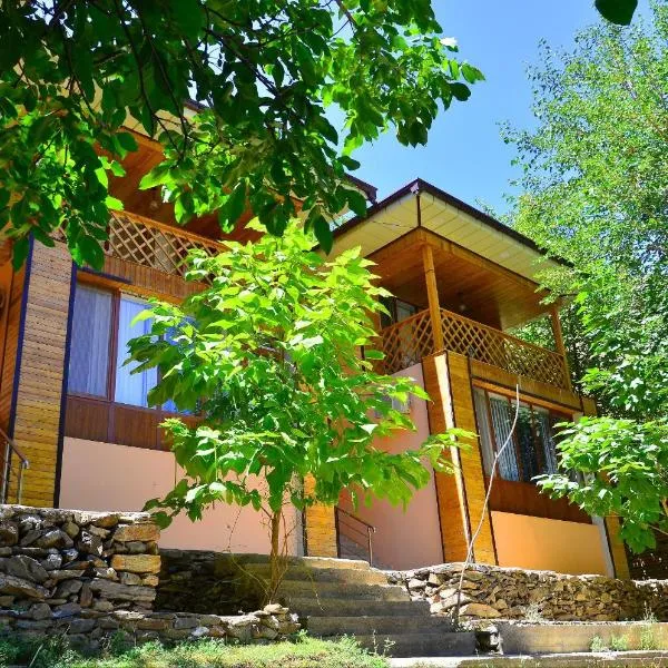 Uhum Mountain Guesthouse，位于Yukary-Ukhum的酒店