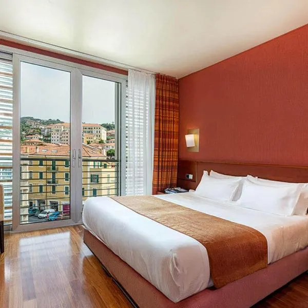 B&B HOTEL Imperia Rossini al Teatro，位于因佩里亚的酒店