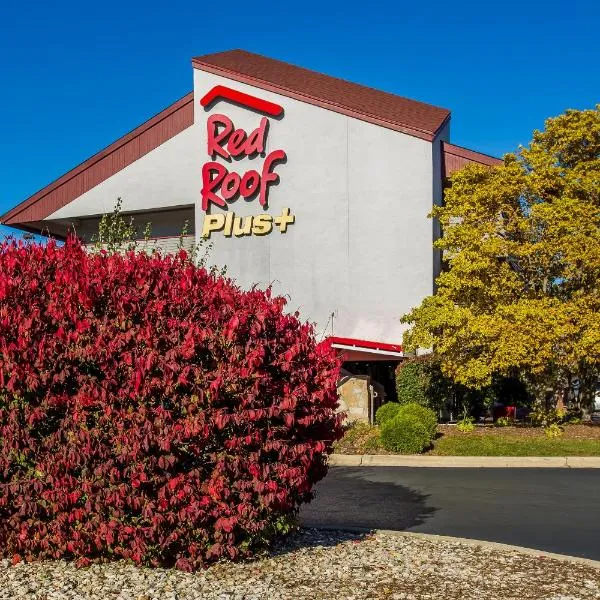 Red Roof PLUS Chicago - Hoffman Estates，位于霍夫曼庄园的酒店
