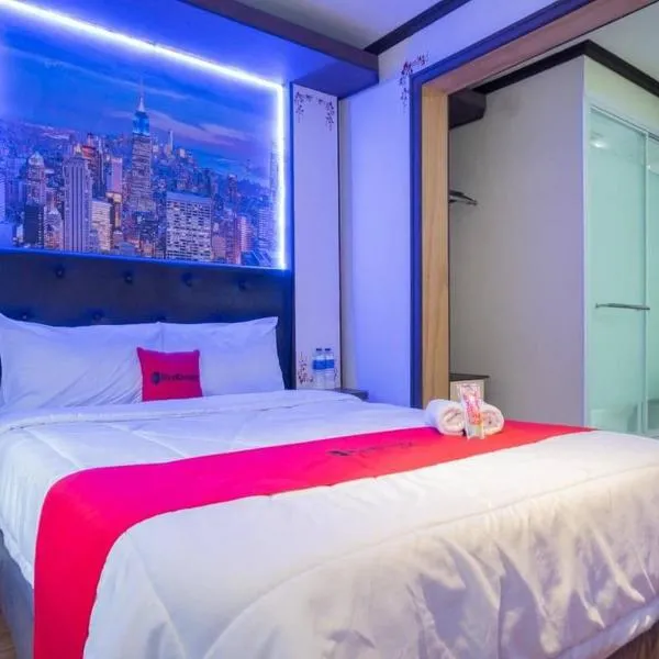 RedDoorz Plus @ Pondok Labu,位于雅加达的酒店