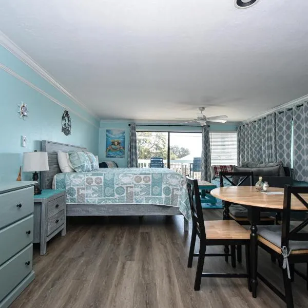 Cedar Key Islands Dolphins Cay Condo 230，位于锡达基的酒店