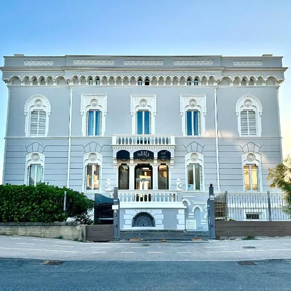 环球酒店，位于利沃诺的酒店