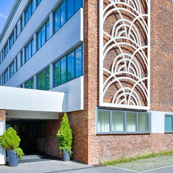 Best Western Hôtel Journel Paris Sud，位于Ris-Orangis的酒店