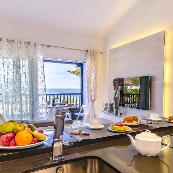 Lidia & Paco Home two bedrooms beachfront，位于阿吉拉海滩的酒店