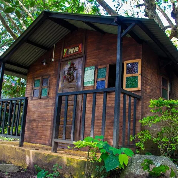 CABAÑA TIPO CAMPING , PISCINA, PUENTES DE AVENTURA, GRANJA baño compartido，位于La Serena的酒店