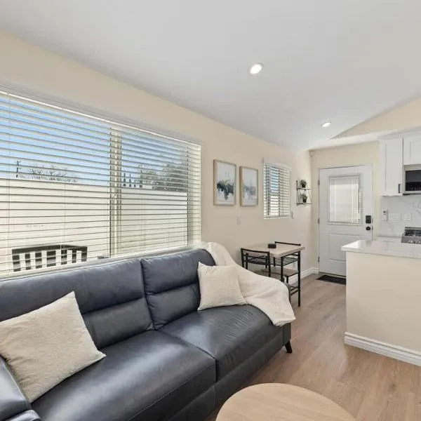 Luxury 1BR Suite Kitchen, Fireplace, Laundry, BBQ，位于西米谷的酒店
