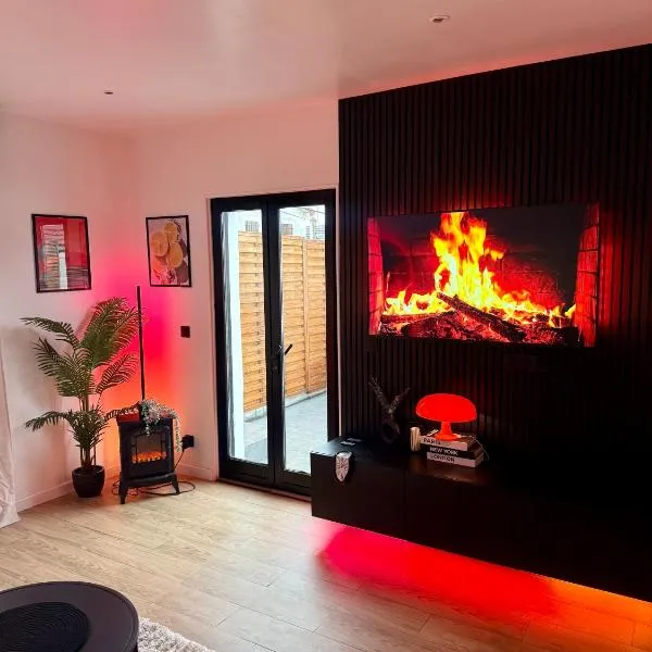 Appartement jacuzzi d'exception - proche Paris，位于德朗西的酒店