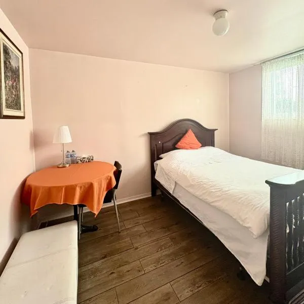 charming room for rent，位于布罗瑟德的酒店